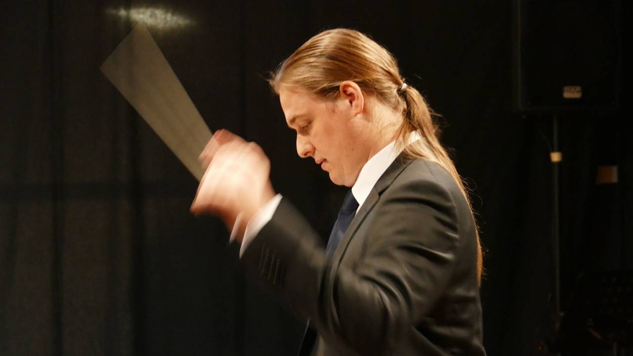 Pieter-Jan wil met zijn actie laten zien dat koren nog springlevend zijn. (Foto: Fanfare Accelerando)