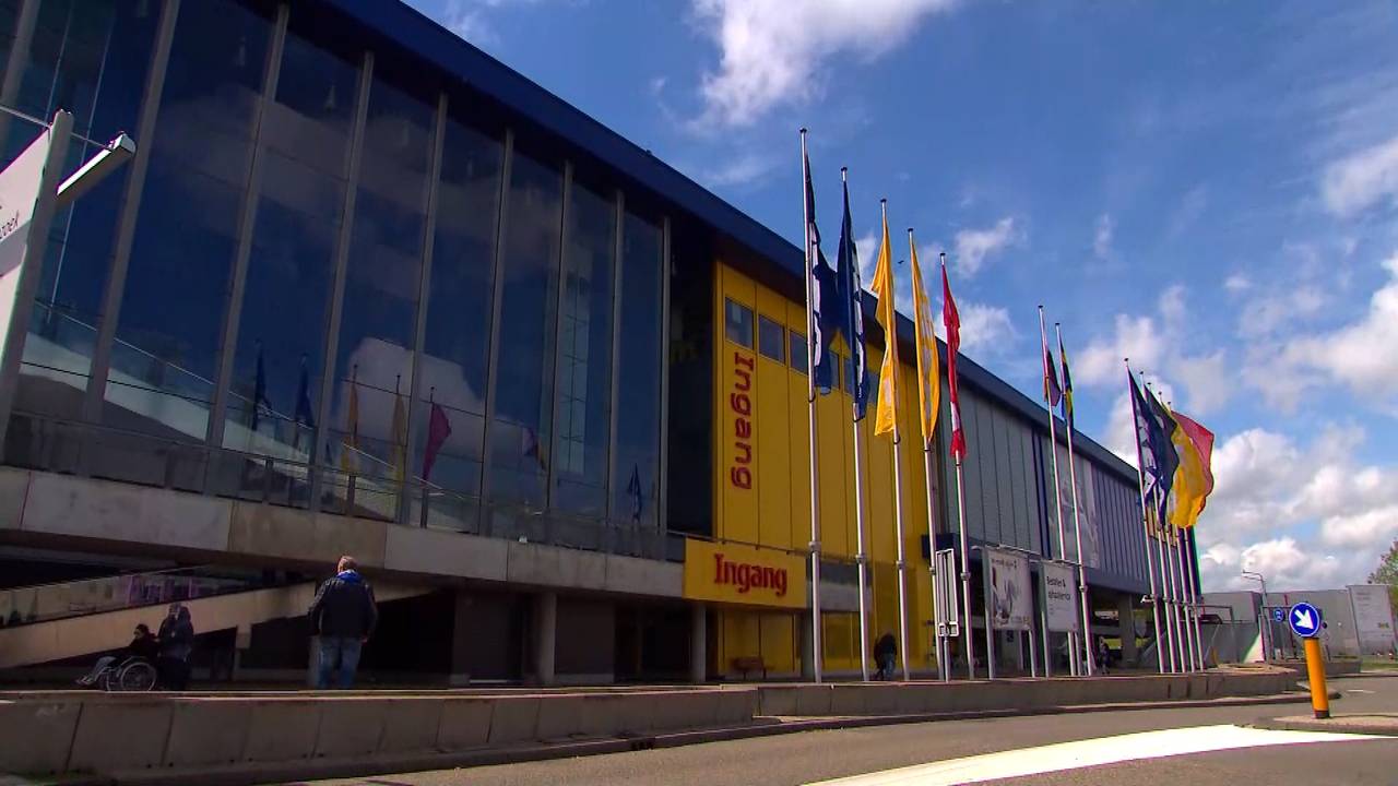 pinksterdrukte bij ikea normaal word je gek op dit soort dagen omroep brabant