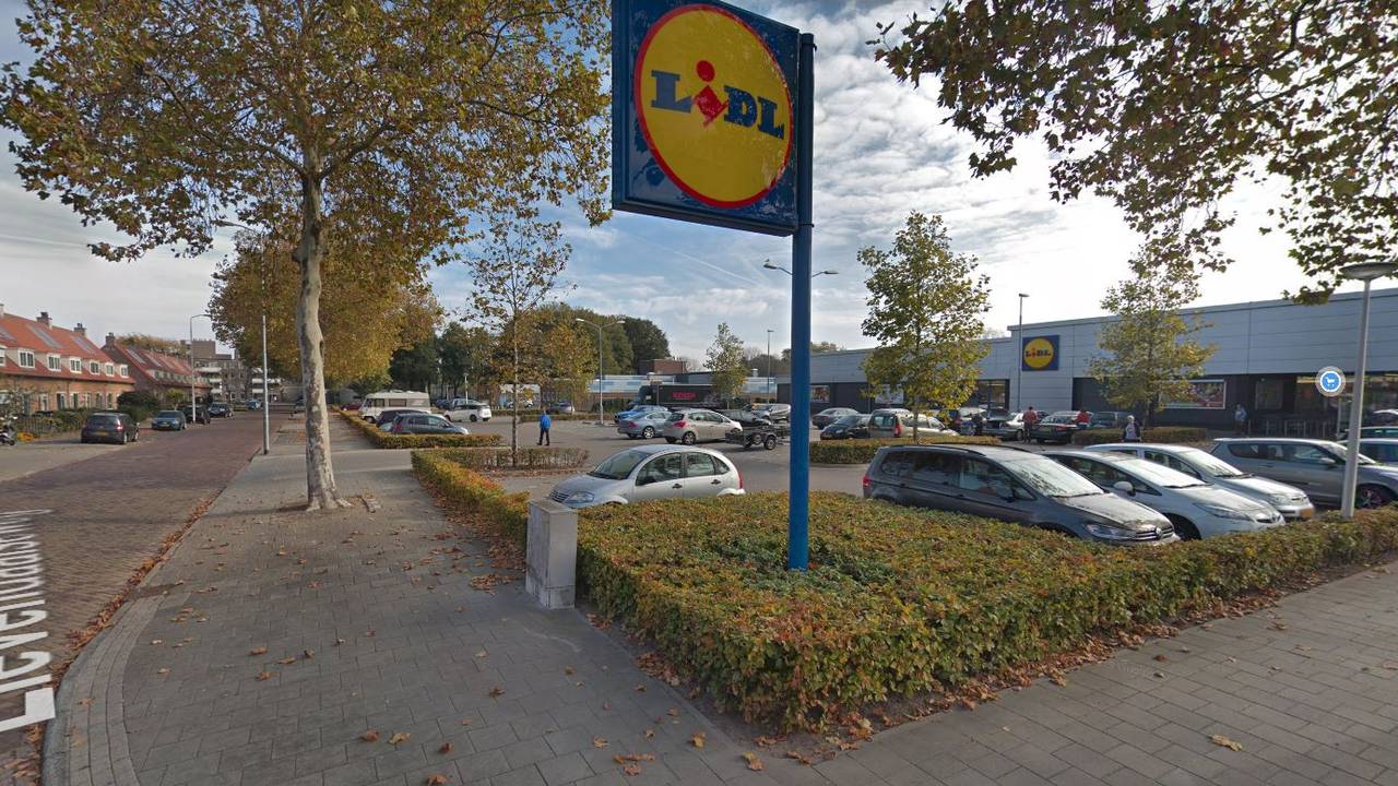 De parkeerplaats van de Lidl-supermarkt aan de Lievendaalseweg in Eindhoven (afbeelding: Google Streetview).