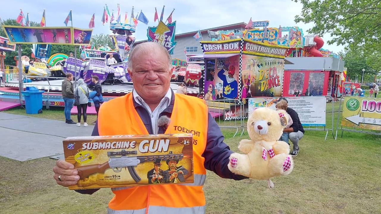 Tussen het werken door maakt Bertus zelf ook nog weleens een rondje over de kermis.