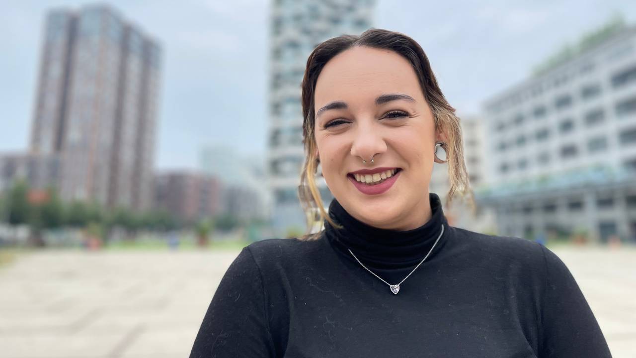 Lisa-Mae heeft een volle werkweek en kan niet rondkomen (Foto: Alice van der Plas)