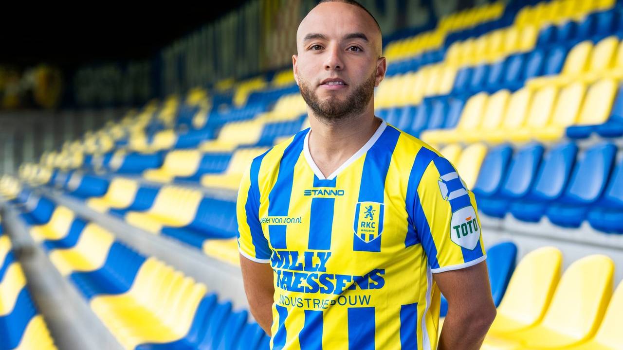 Iliass Bel Hassani in het shirt van RKC bij zijn presentatie (Foto: RKC)