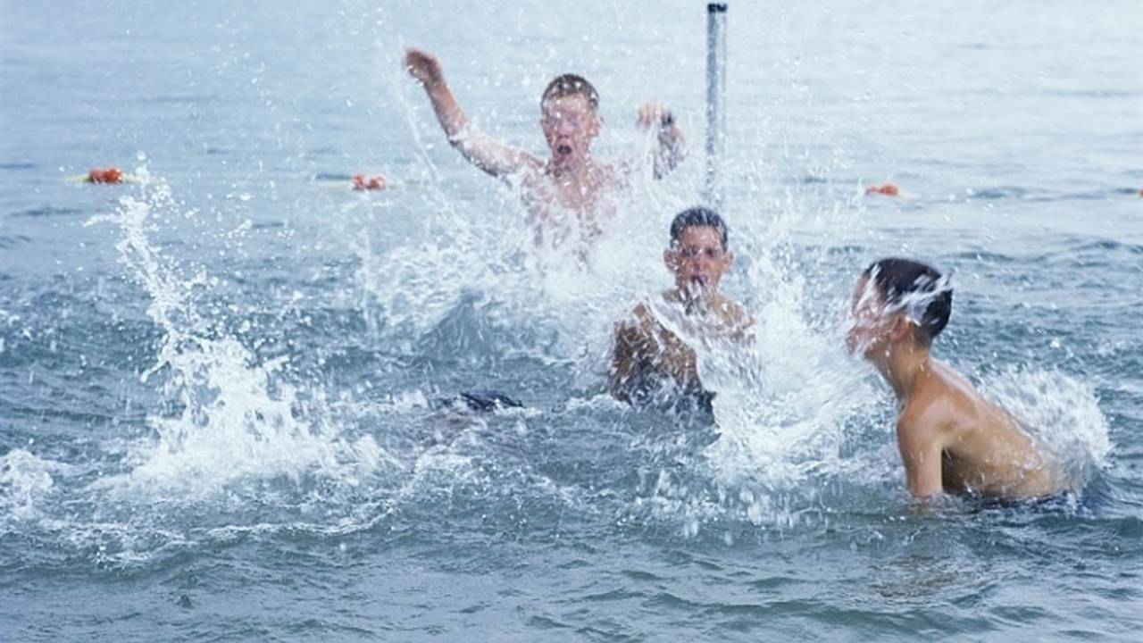 Zwemmen in de Maas (foto: Provincie Noord-Brabant).