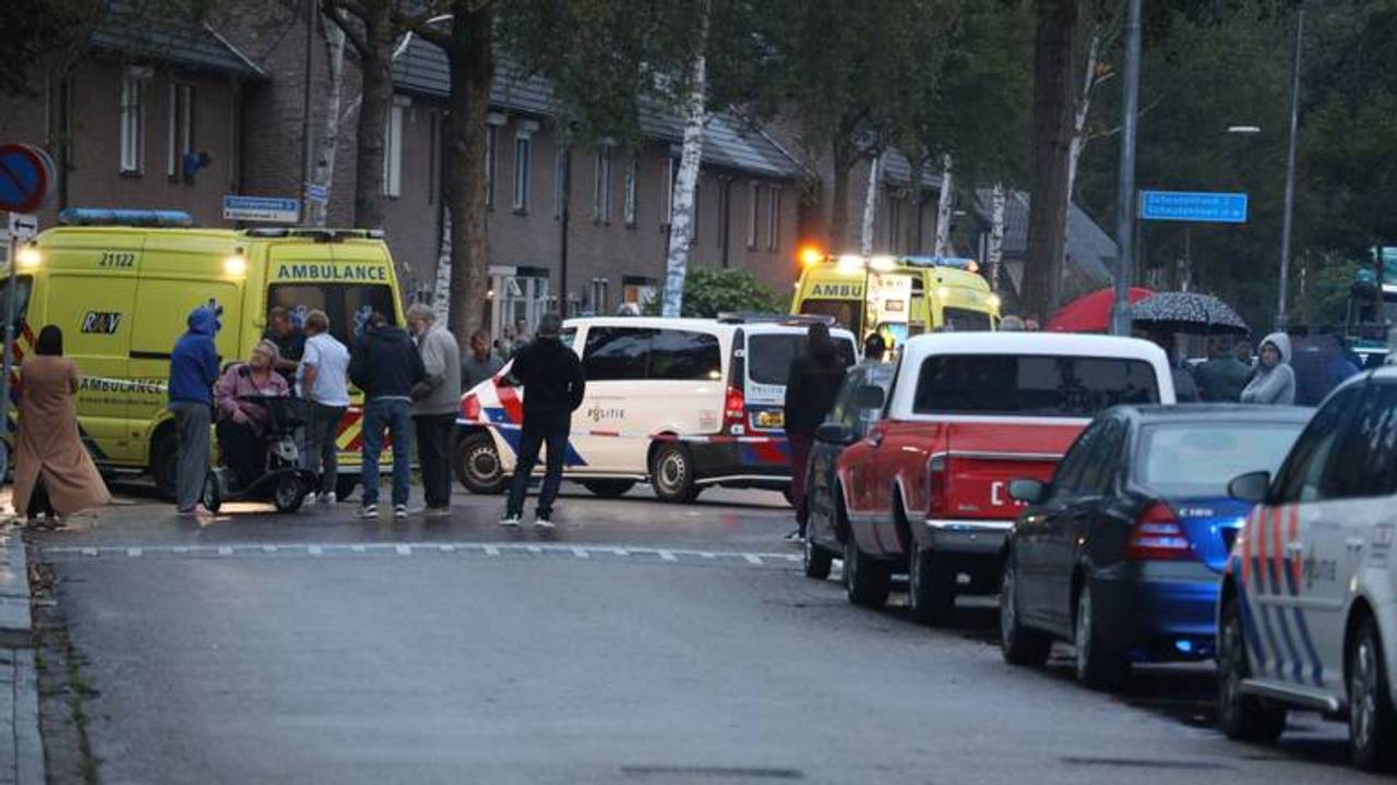 Hulpdiensten in Uden na een dodelijke schietpartij (Foto; Marco van den Broek, SQ Vision)