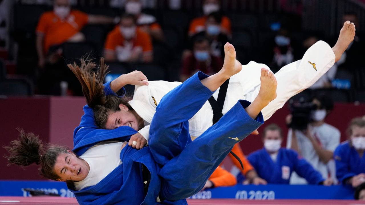 Guusje Steenhuis tijdens de landenwedstrijd  op de Olympische Spelen (foto:ANP).