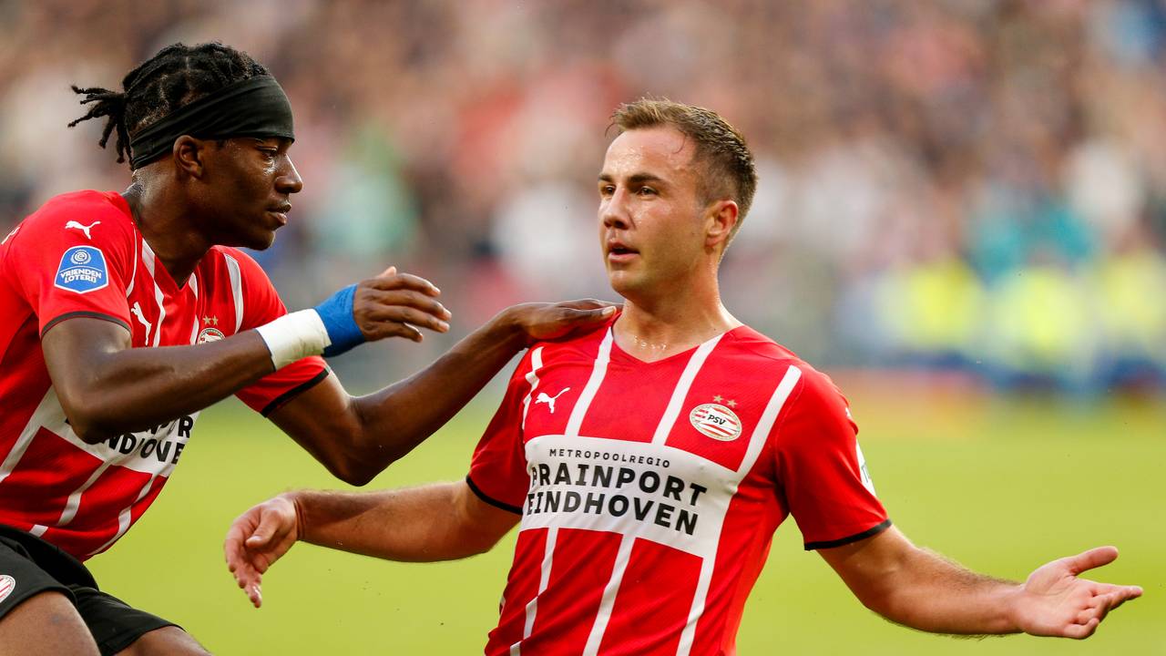 Mario Götze viet zijn goal samen met Noni Madueke (foto: ANP).