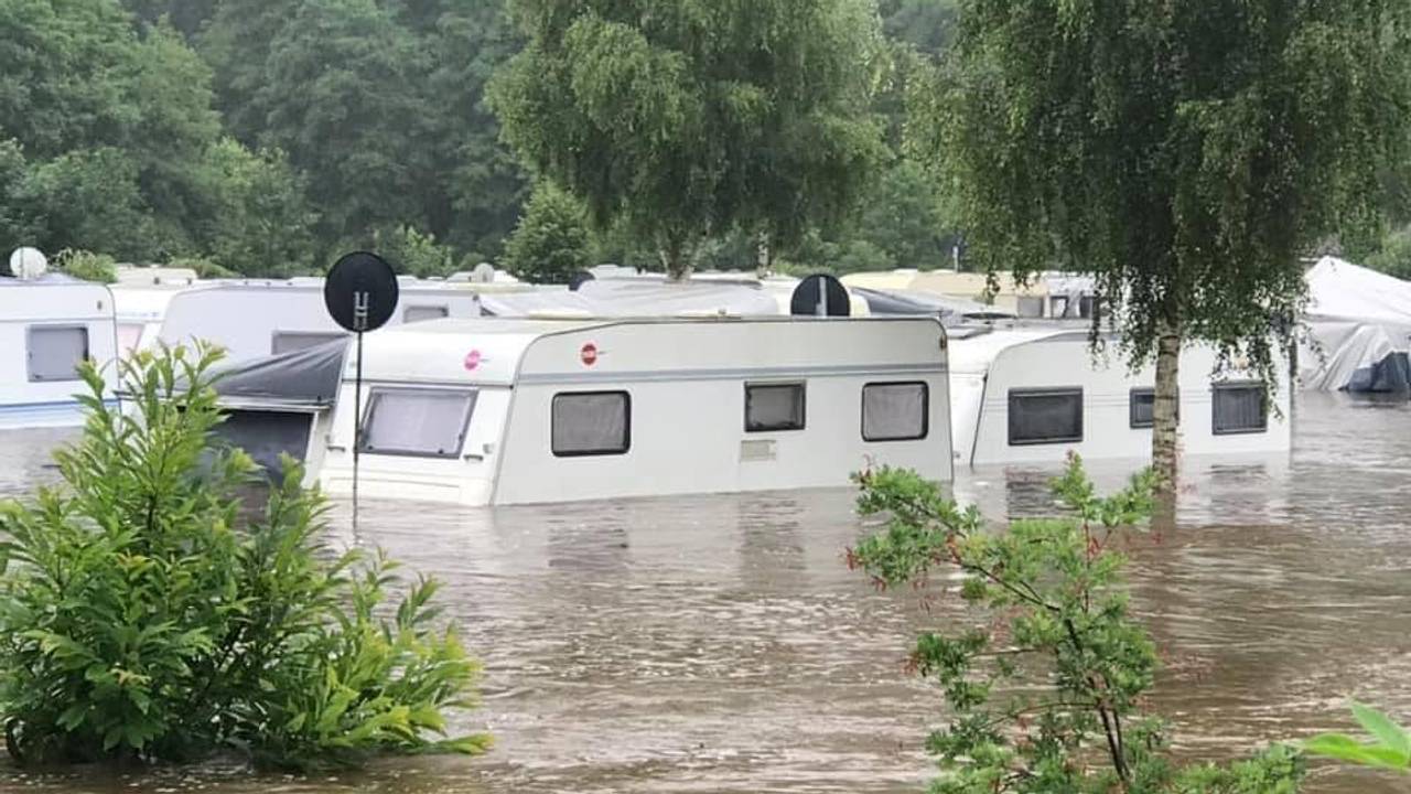 Babette schrok zich rot toen ze de foto's van de overstroomde camping binnenkreeg.