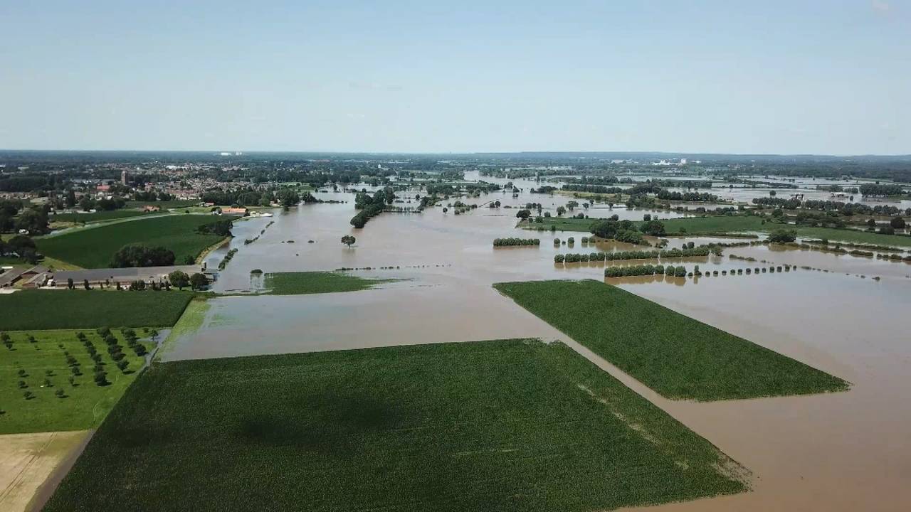 Zo ziet extreem hoogwater in Brabant er van boven uit.