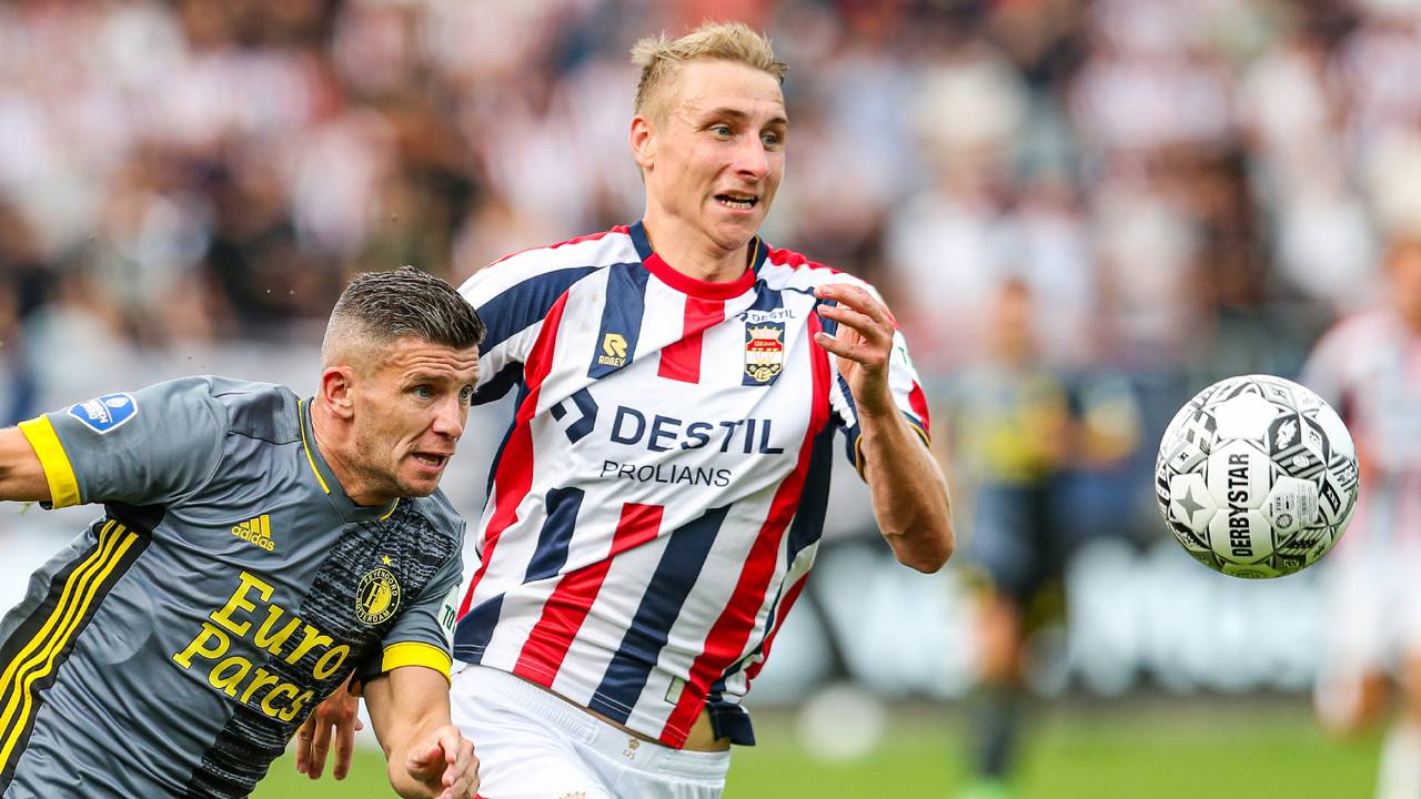Ulrik Jenssen tijdens zijn officiële debuut voor Willem II tegen Feyenoord (foto: ANP).
