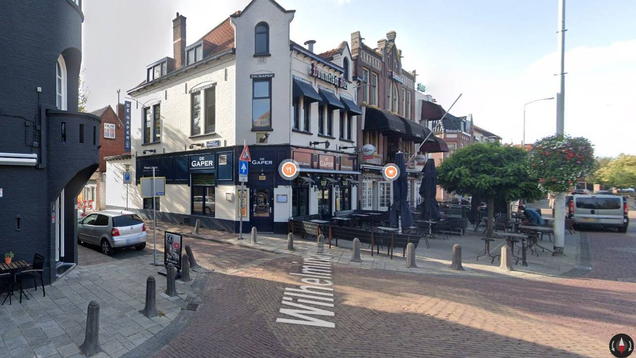 Het Wilhelminaplein bij Proeflokaal De Gaper (foto: Google Streetview).