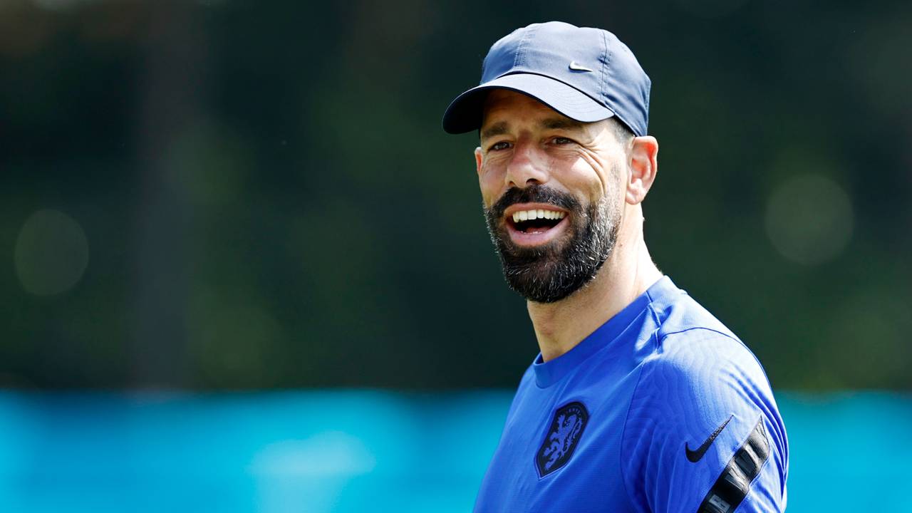 Ruud van Nistelrooij is dit seizoen voor het eerst hoofdcoach van Jong PSV (foto: ANP 2021/Maurice van Steen).