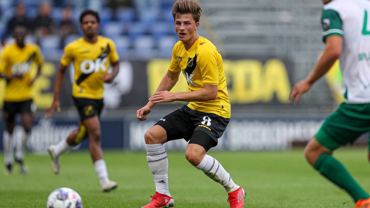 Boris van Schuppen in actie namens NAC (Foto: OrangePictures)