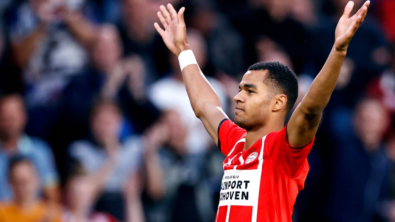 Cody Gakpo scoorde fraai tegen FC Groningen (foto: ANP 2021/Maurice van Steen).