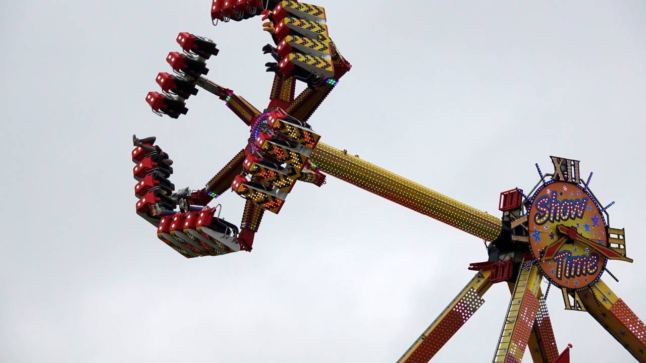 Een kermisattractie (archieffoto: Ben Saanen).