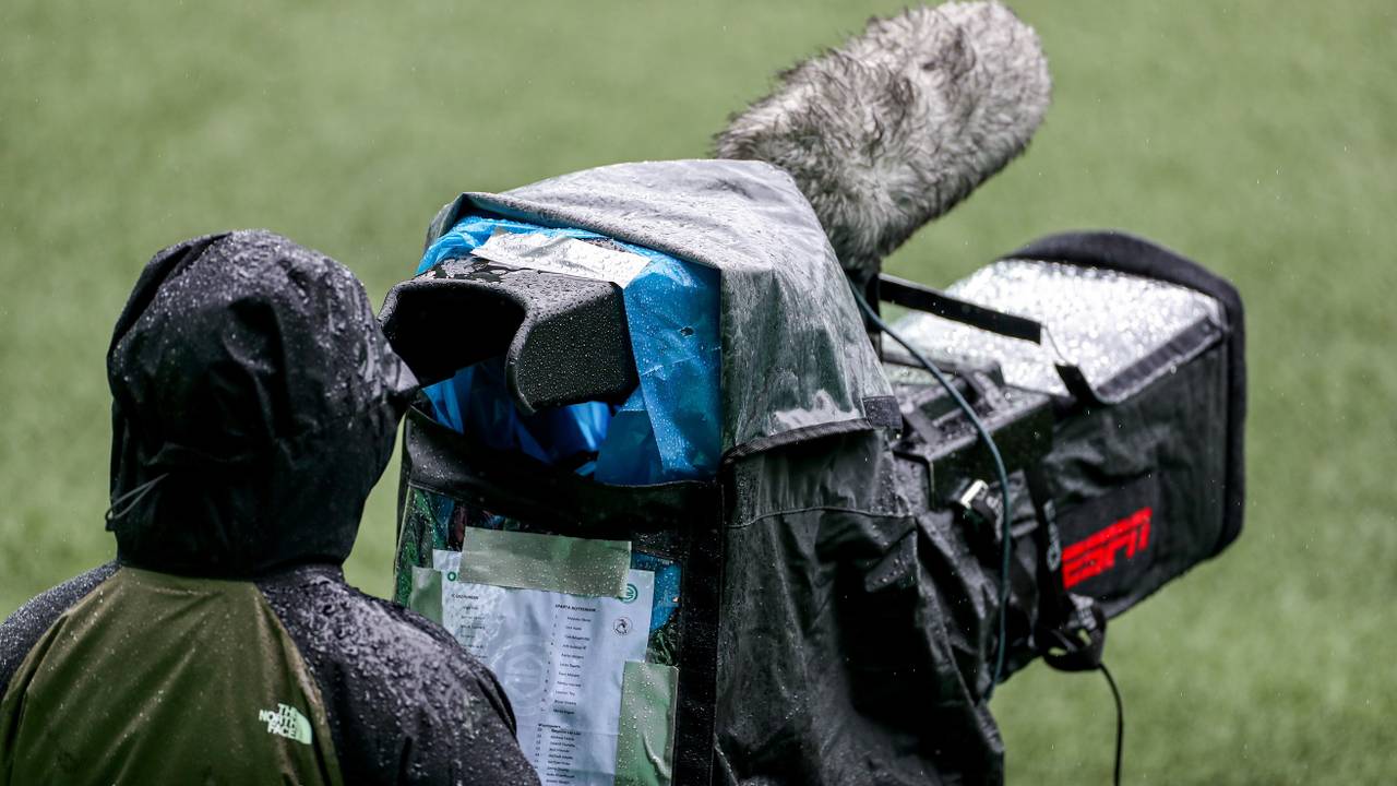 Jong Ajax - NAC wordt niet uitgezonden, waardoor veel supporters de wedstrijd niet kunnen zien (Foto: OrangePictures)