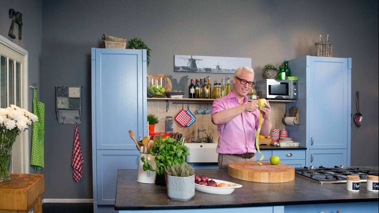 Rudolph van Veen in de keuken (foto: ANP)