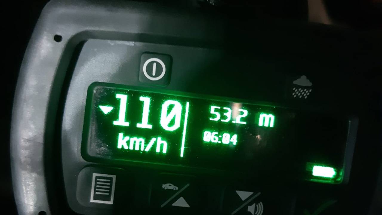 Automobilist scheurt door centrum Etten-Leur (Foto: politie).