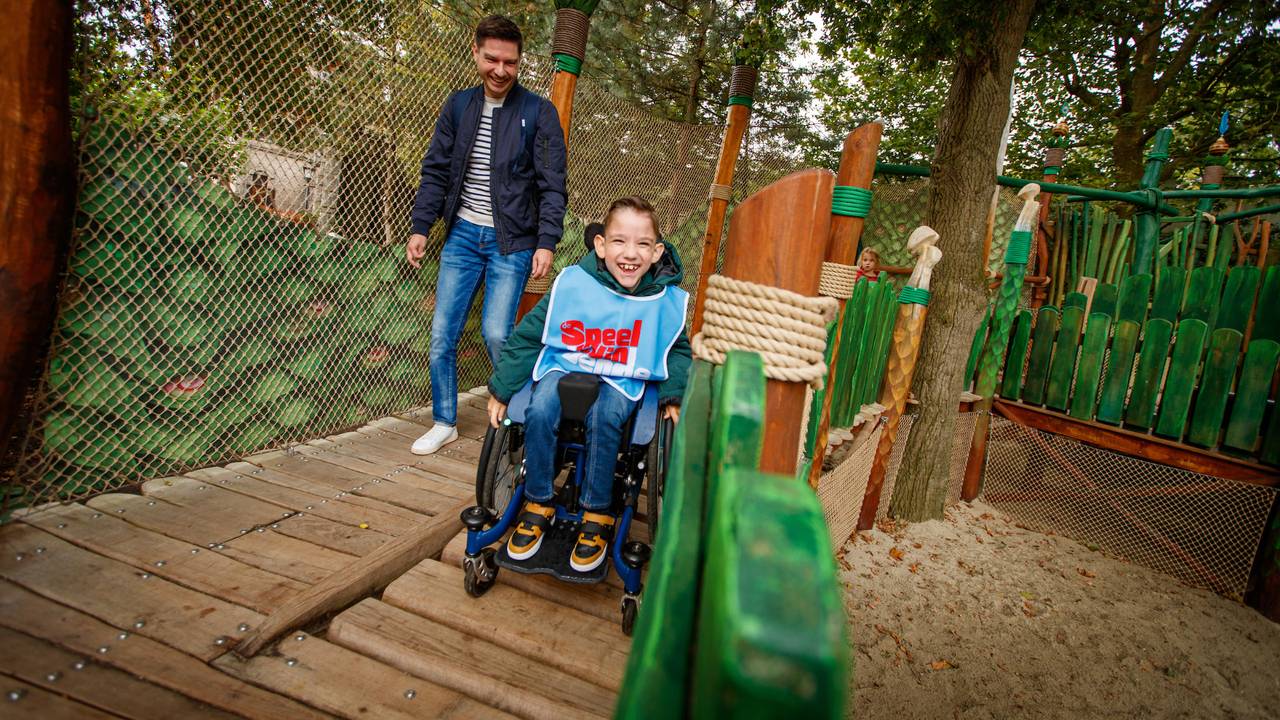 Duncan op het vlonderpad (foto: Efteling)