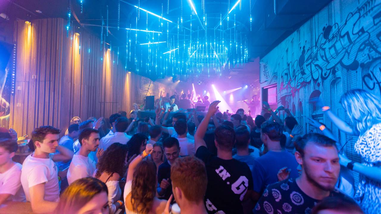 Een stapavond in Café Phlip (foto: Tren Braat).