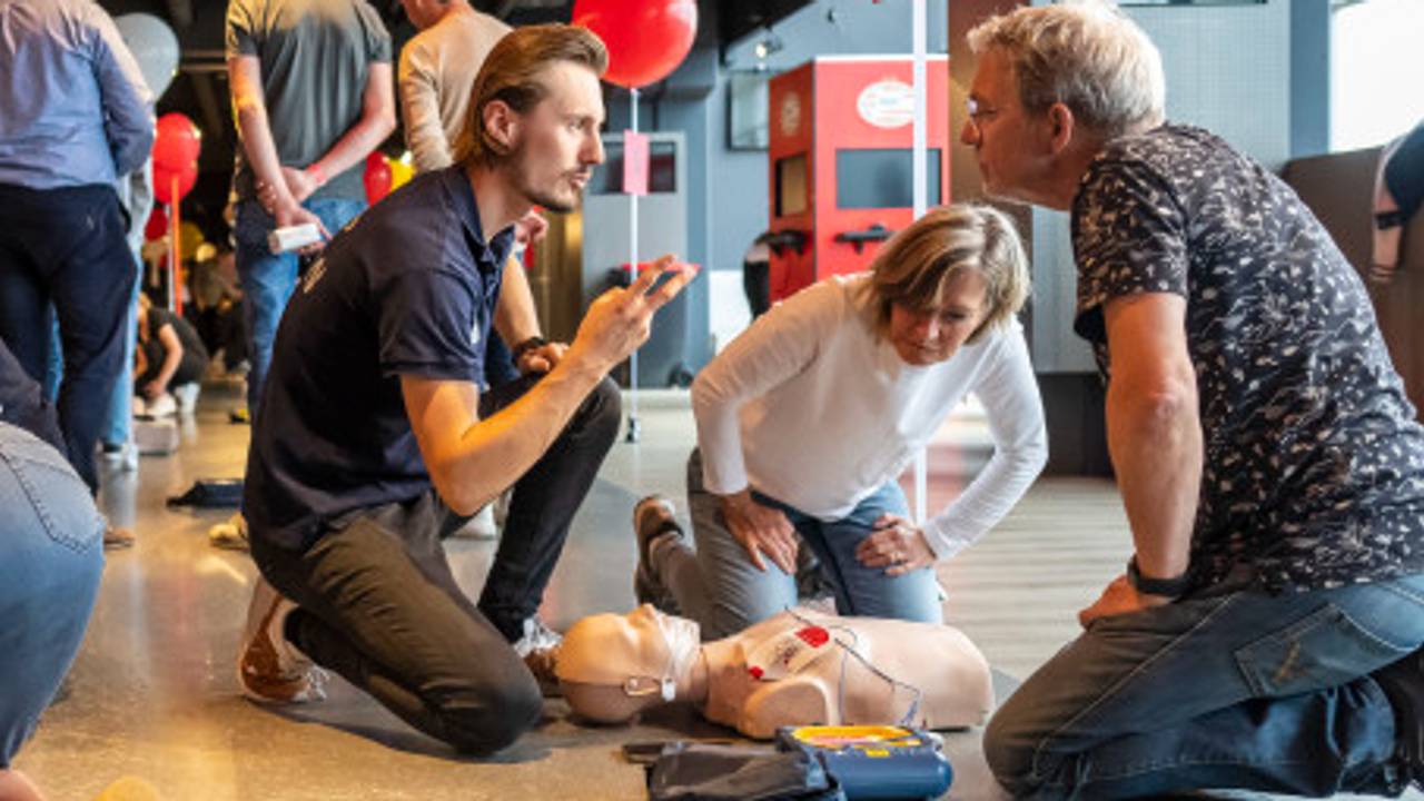 Een aantal vrijwilligers tijdens een training (foto: Philips).
