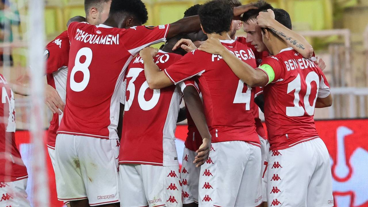Spelers van AS Monaco vieren feest na de 1-0 tegen Sturm Graz (Foto: ANP)