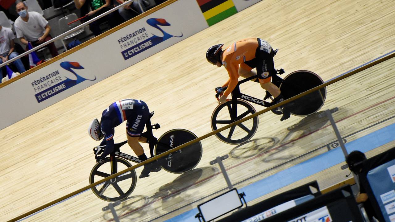 Harrie Lavreysen (r) in Roubaix (foto: AFP).