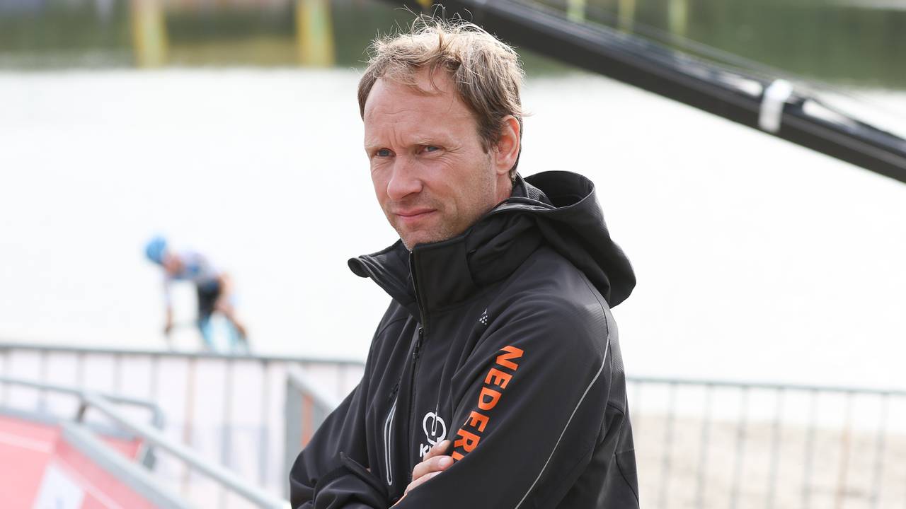 Bondscoach Gerben de Knegt tijdens de Super Prestigeveldrit in Gieten (foto: ANP 2017).