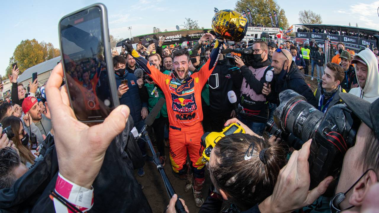 Jeffrey Herlings kan eindelijk écht juichen (foto: KTM Images/Ray Archer).