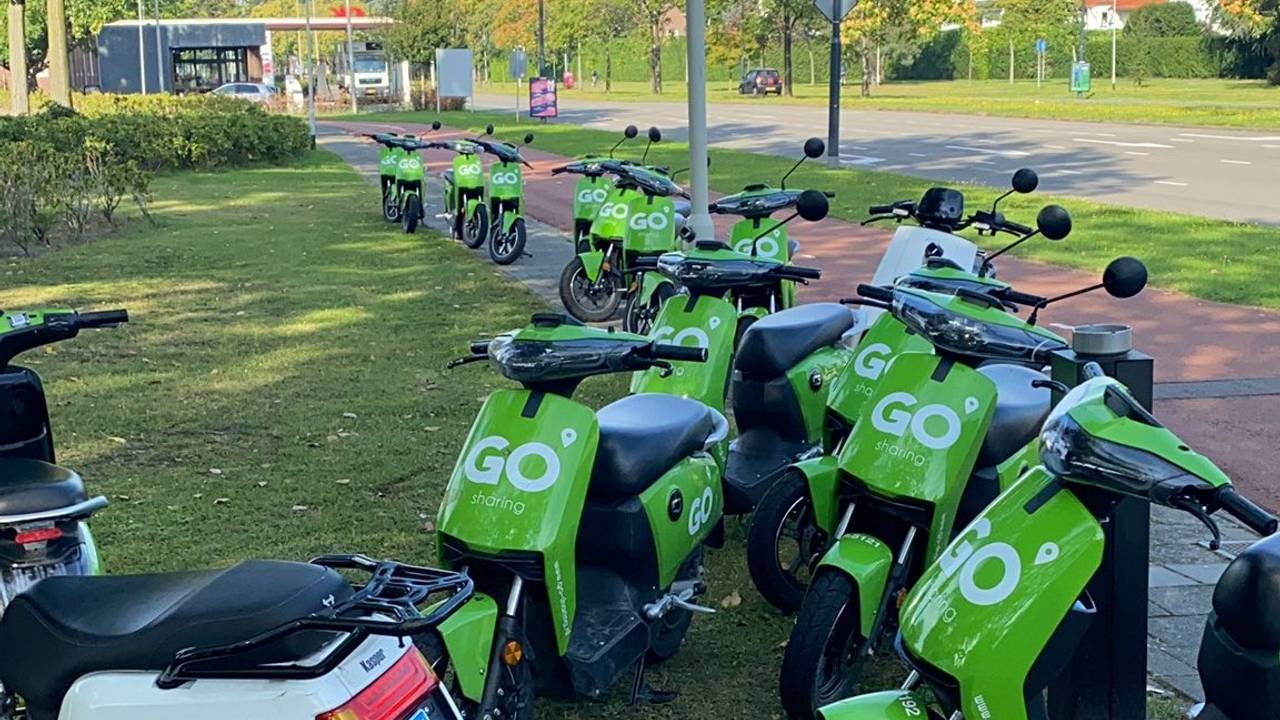 Deelscooters in Breda (Foto: Twitter/Frankblzs).