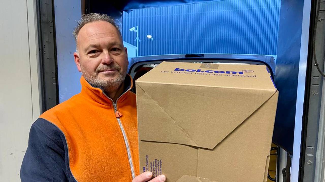 Postbezorger Serge de Wijs is er klaar voor (foto: Erik Peeters).