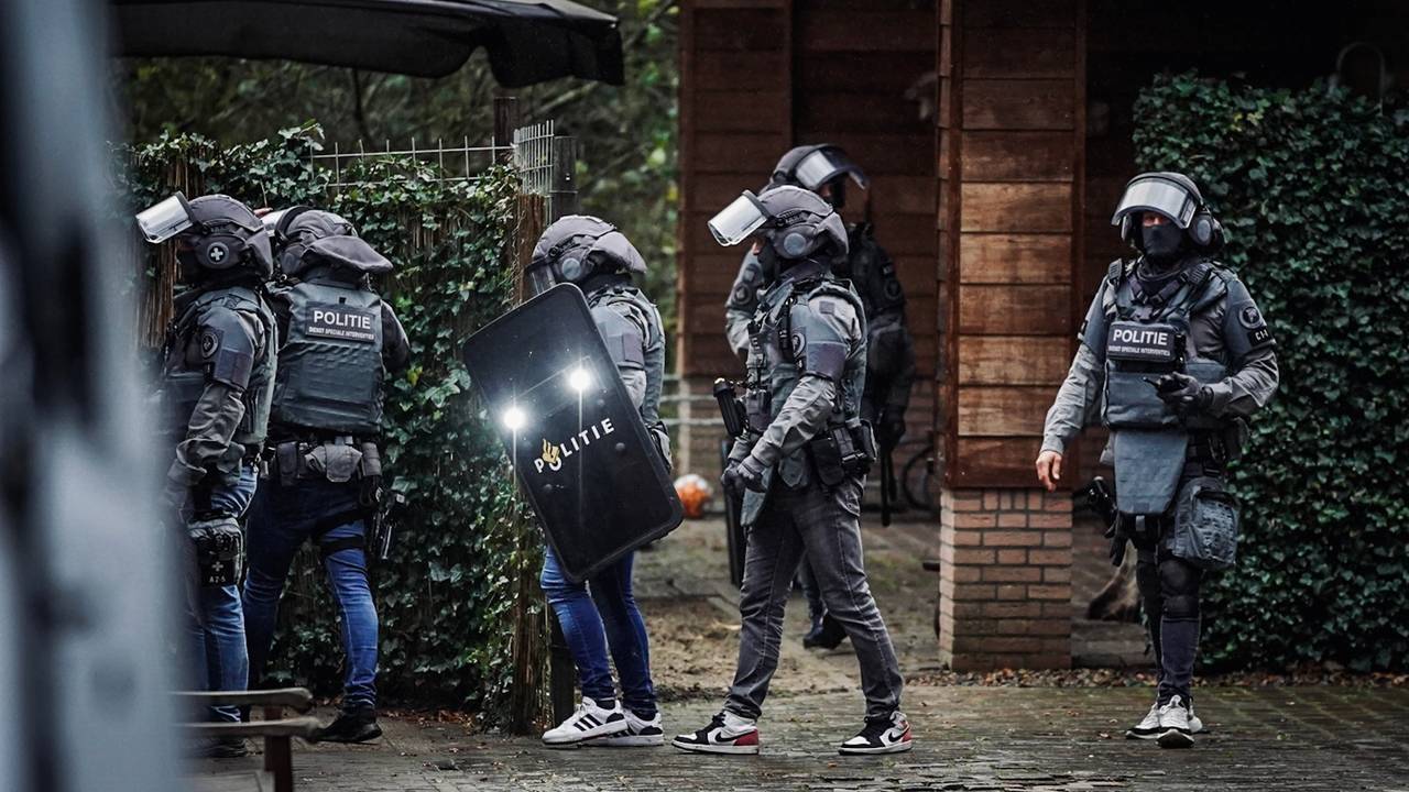 Zwaarbewapende politiemacht rukte uit. (Archiefbeeld: SQ Vision Mediaprodukties)