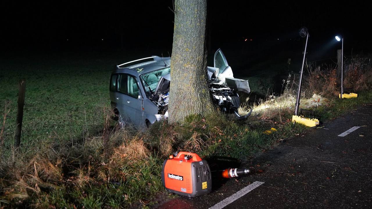 Automobilist uit Someren overlijdt na botsing.