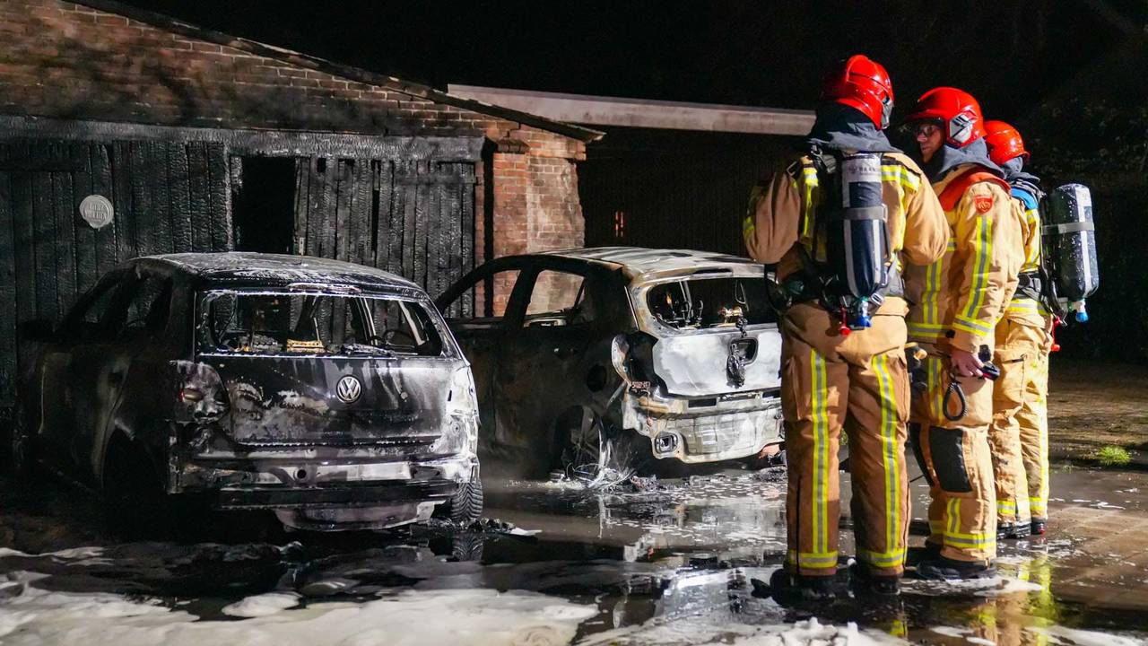 auto brandt uit in Tilburg • gewonden bij ongeval Oirschot.