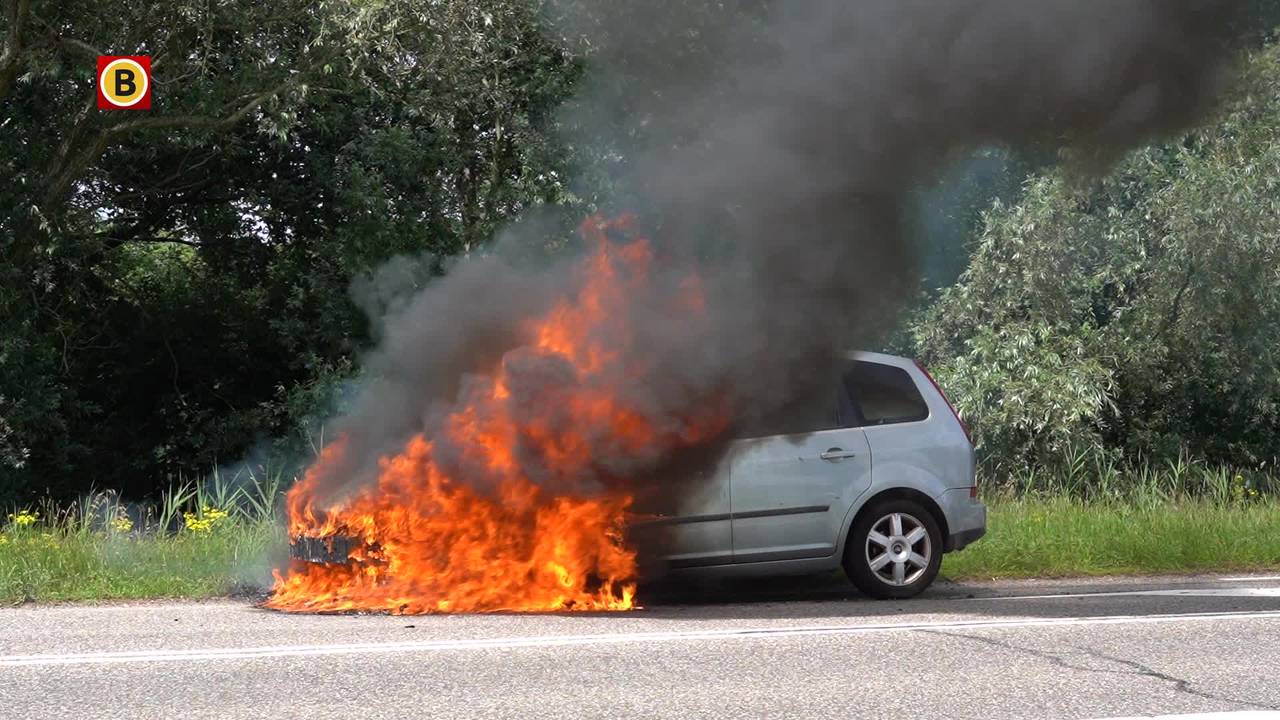 ongeluk met drie autos in Someren • kindje vast in wipkip.