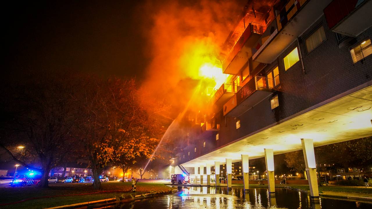 lading aardappelen op A58 • mensen beklemd na ongeluk op N69.