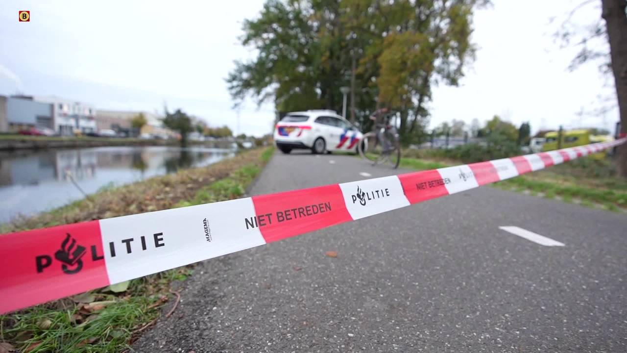 vrachtwagen rijdt over scooter • ongeval op A58.