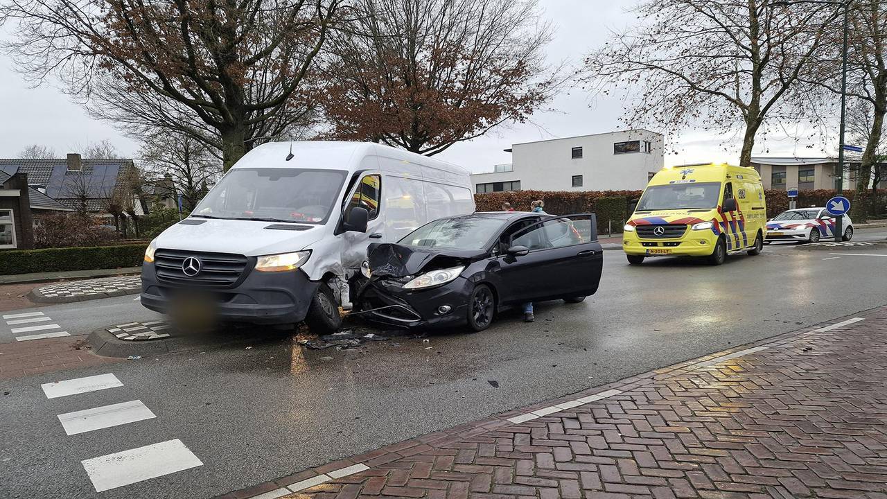 vrachtwagen gekanteld op N65 • drugsafval gedumpt in Goirle.
