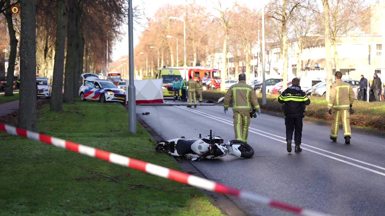 fietser aangereden door auto • voordeur opgeblazen in Waalwijk.