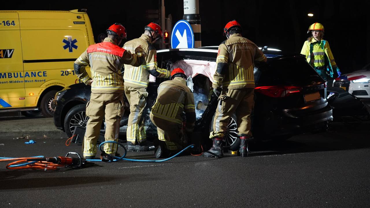 A59 weer vrij na ongeluk • overval op Aldi Helmond.