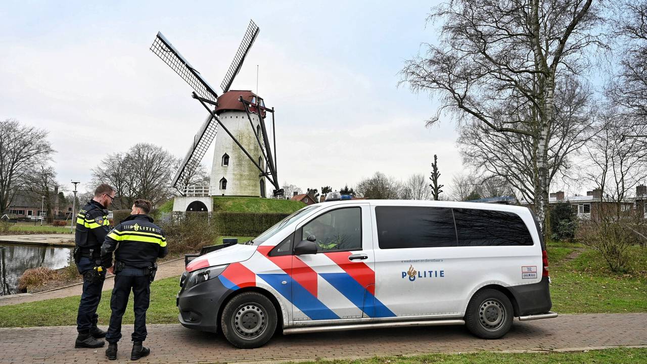 veel blikschade bij ongeluk • lichaam in het water in Goirle.
