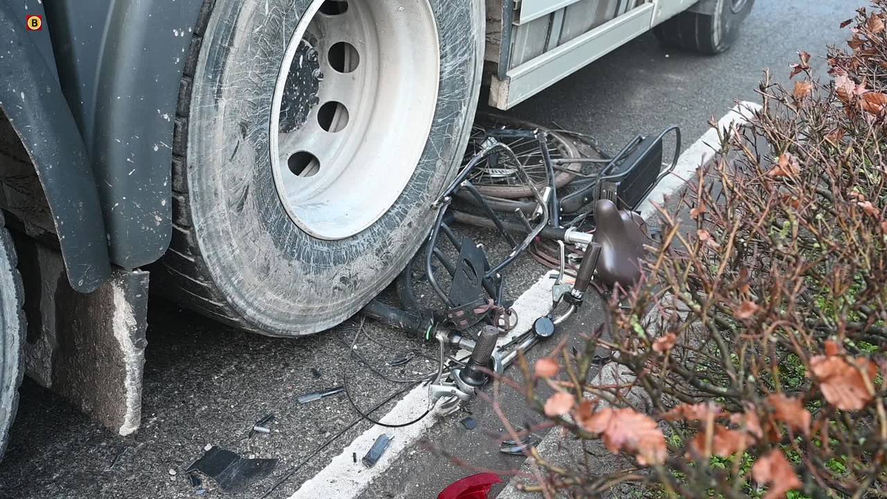 fietser aangereden in Sint Anthonis • man gooit drugs uit auto.