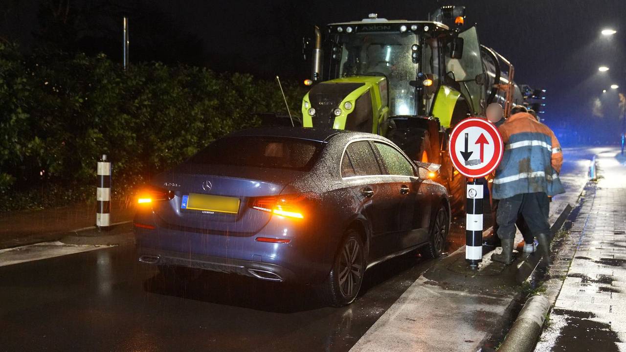 geen treinen door aanrijding • scooterrijder opgepakt.