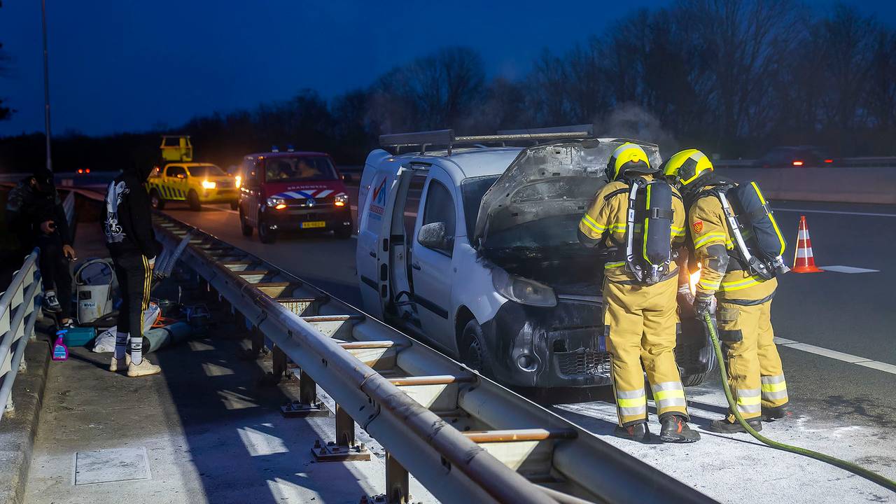 aanrijding taxi in Den Bosch • brand in oude sporthal Vught.