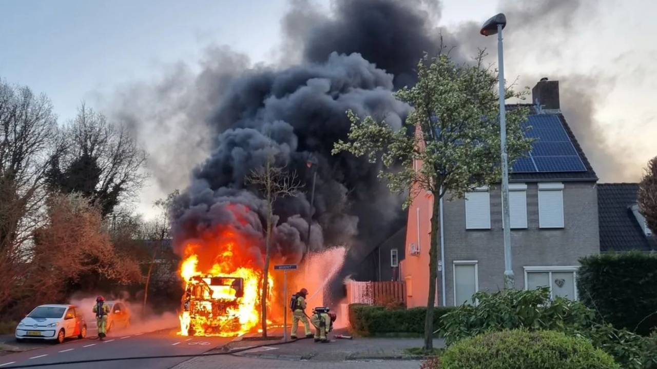 Grote schade na inbraak • Kopstaartbotsing bij drukke rotonde.