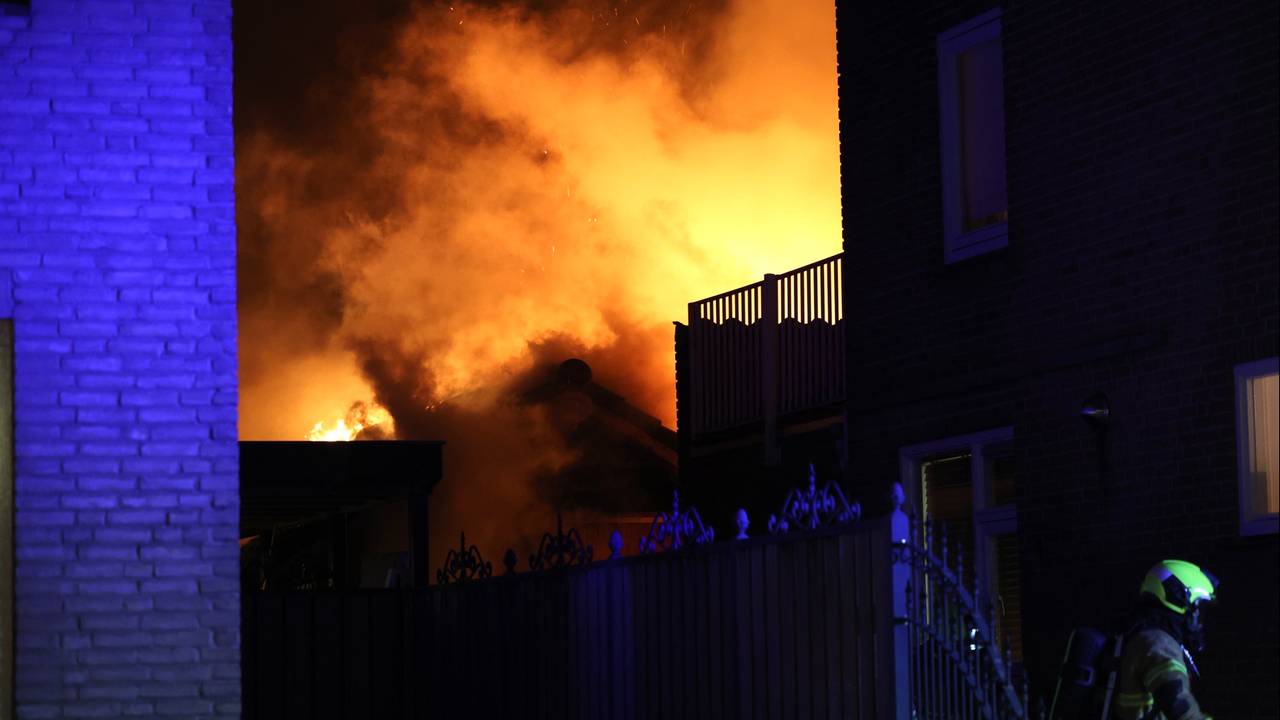 felle brand in schuur • vrouw gewond na botsing met broer.