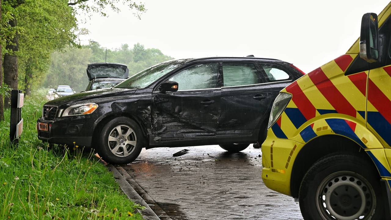 drukke avondspits door regen • gewonde na botsing Biezenmortel.
