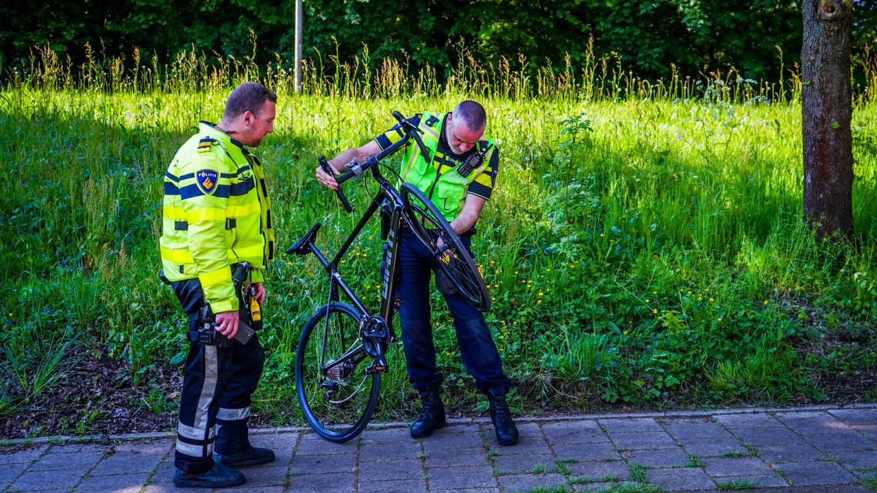 ongeluk met motorrijders bij Andel • camper valt van trailer.