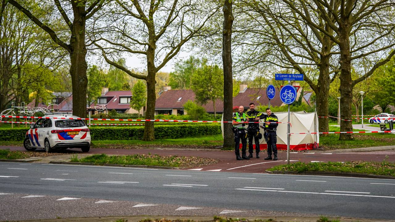 autos beschadigd na ongeluk • man overlijdt bij botsing.