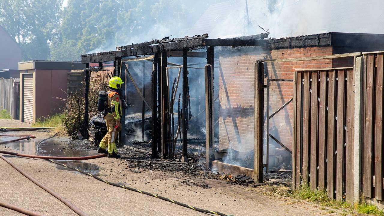 bestuurder gewond na botsing • 19 jongeren naar bureau HALT.