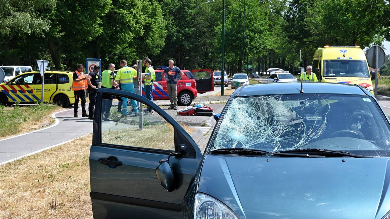 meisje op fiets aangereden • A17 bij Roosendaal dicht.